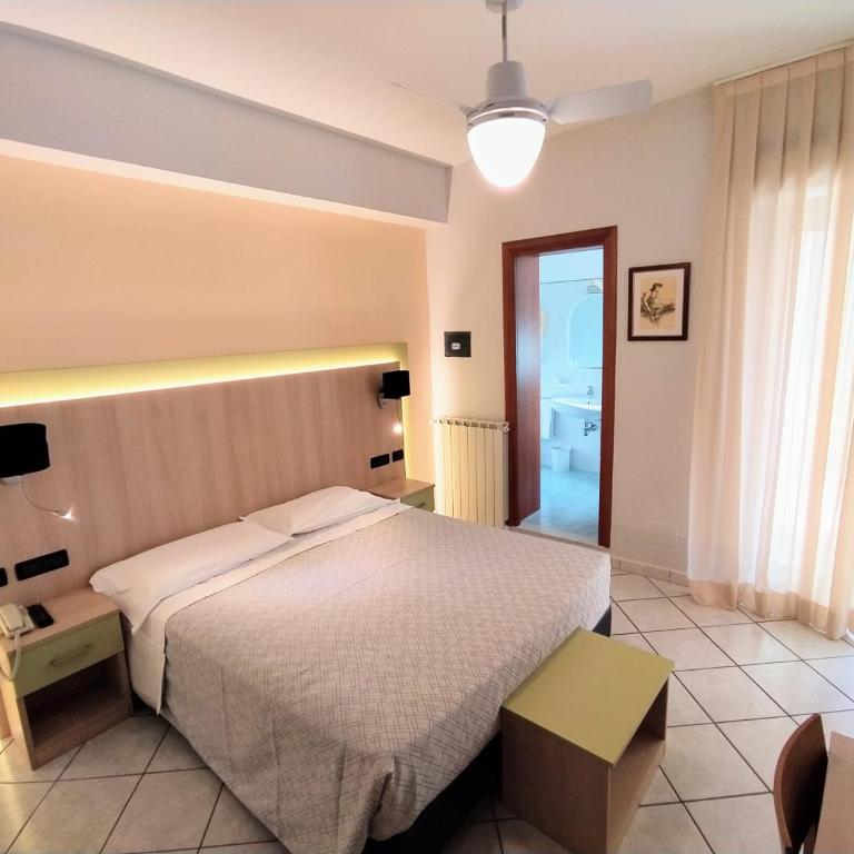 Hotel Monica - Camera Tripla - 4