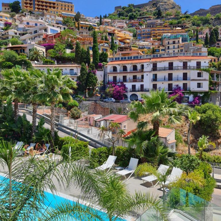 MINERVA LUXURY TOWN CENTER , POOL AND PARKING - Two-Bedroom Apartment - 1