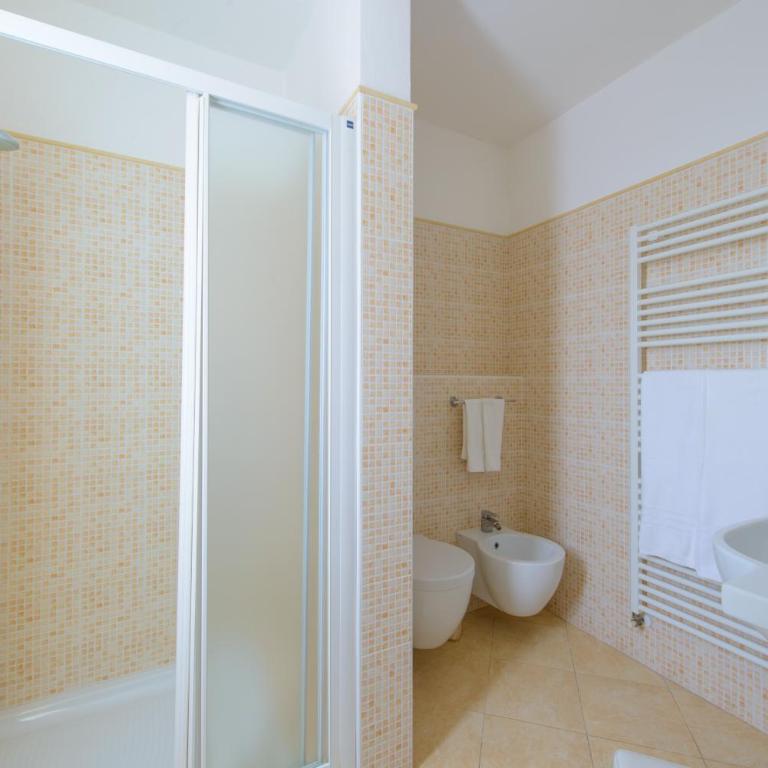 Palace Hotel Domus Mea Riccione - Camera Tripla Superior - 4