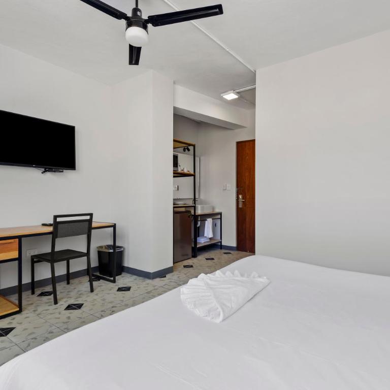 Suites Reforma by HomiRent - Suite Deluxe con cama extragrande - 7