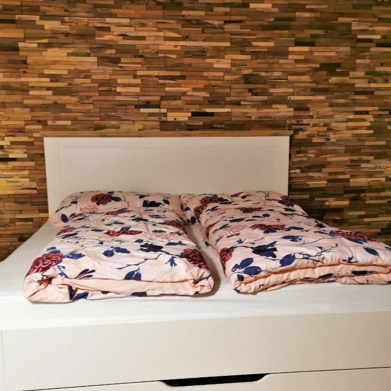 Modern renoviert mit Hallenbad + Fitness - Studio-Apartment - 2