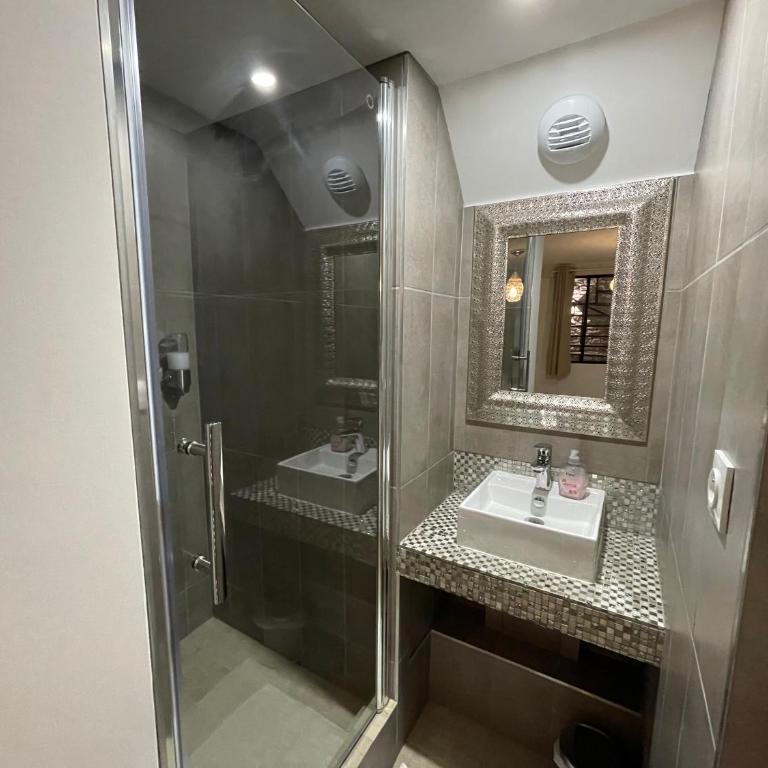 Duplex vieux marché quartier historique wifi/parking - Appartement 2 Chambres - 20
