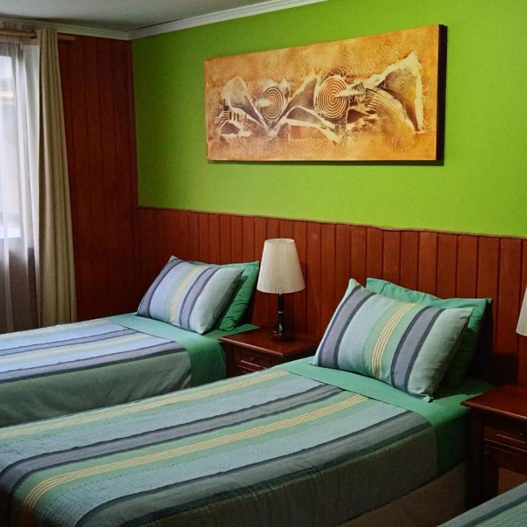 Hostal Mahuida - Habitación Familiar con baño privado - 3