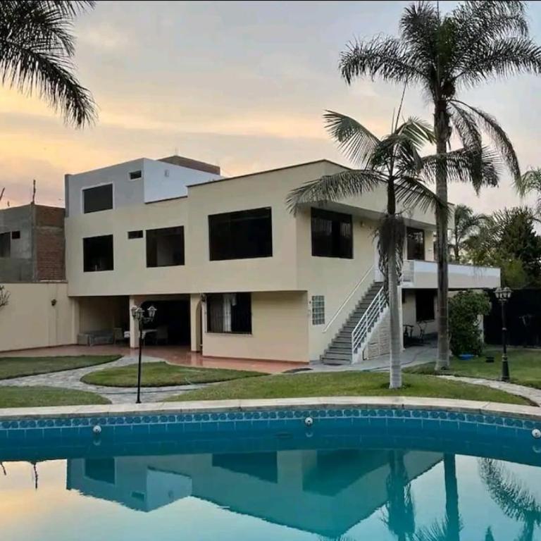 Casa Club Mijail - Three-Bedroom Apartment - 2