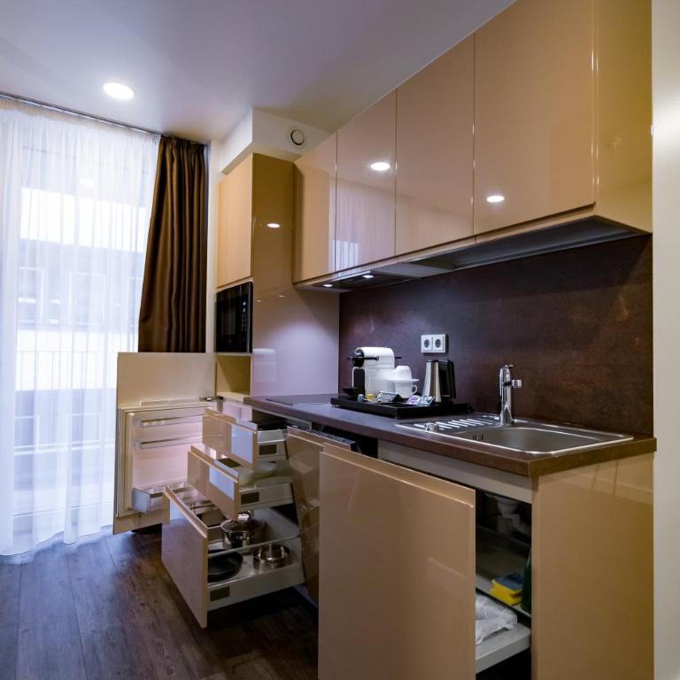Hotel Kreis Residenz München - Deluxe Apartment with Balcony - 10