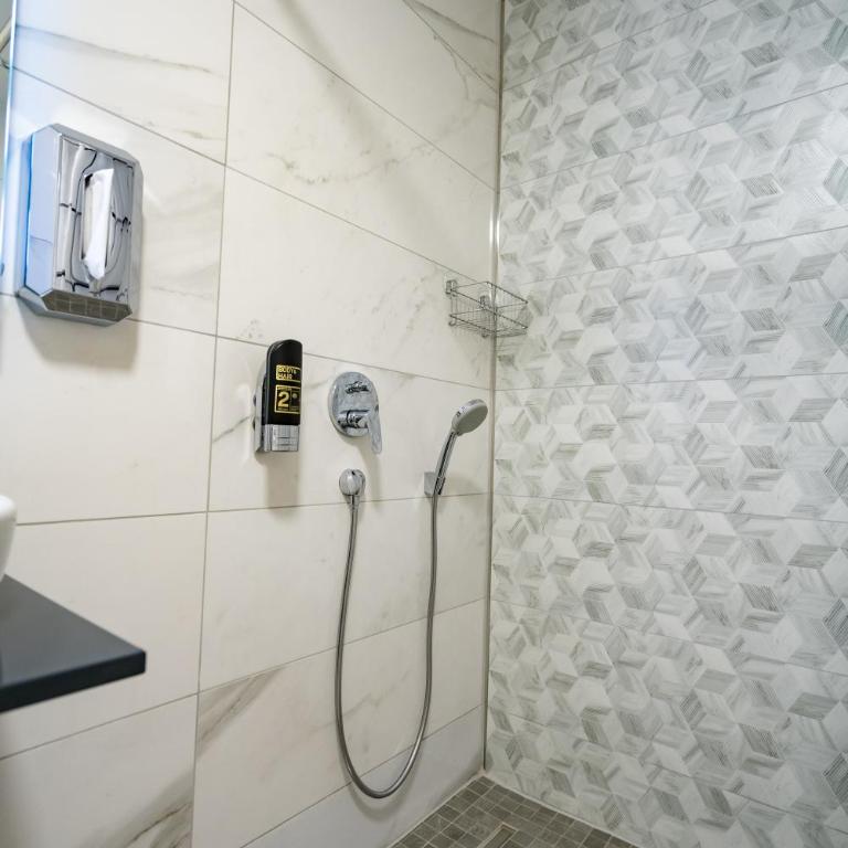 Hotel Kreis Residenz München - Deluxe Apartment with Balcony - 11
