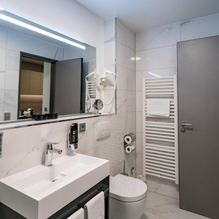 Hotel Kreis Residenz München - Superior Room with Balcony - 4