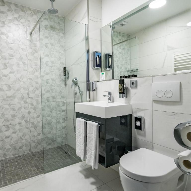 Hotel Kreis Residenz München - Executive Suite with Balcony - 5
