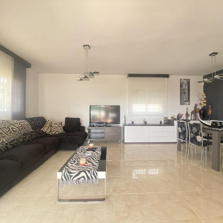 R134 Casa Domingo con AC y piscina - Villa - 4