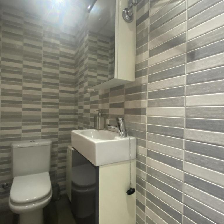 R134 Casa Domingo con AC y piscina - Villa - 13