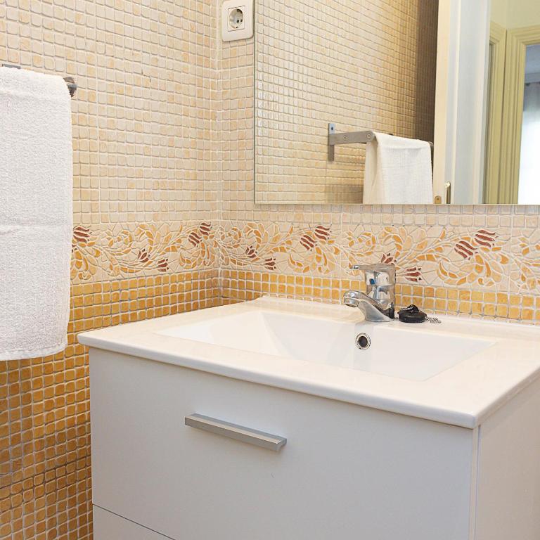 Muralla Zirí II - Two-Bedroom Apartment - 21
