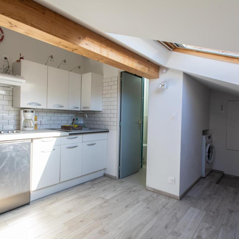Le Coq Charmant petit studio climatisé en centre ville d'Embrun - Appartement 1 Chambre - 7
