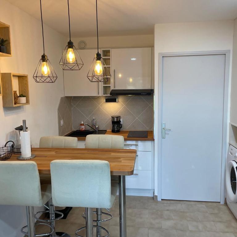 2 Pièces Climatisé-WIFI / 4 voyageurs / Boxe Privé / 2 piscines / 2 tennis / Pétanque / PingPong - Appartement 1 Chambre - 2