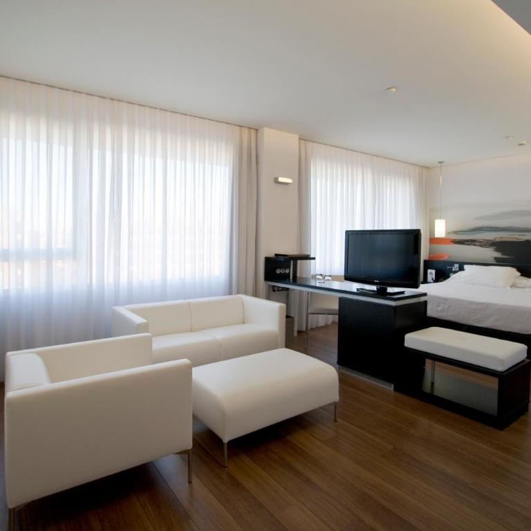 Axor Barajas - Habitación Familiar con servicio gratuito de enlace con el aeropuerto - 1