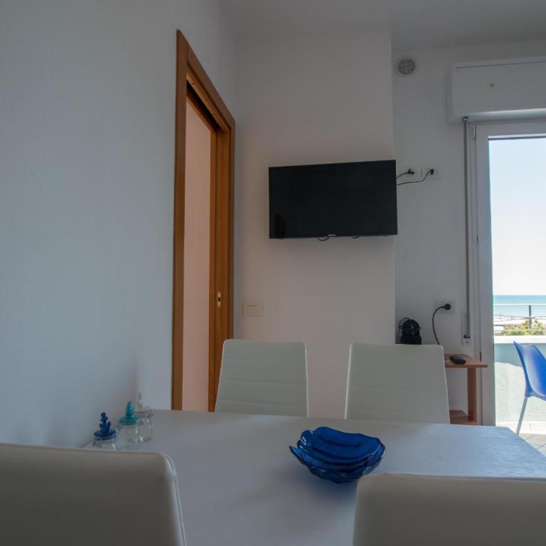 Residence Saturnia - Appartamento con 2 Camere da Letto e Vista Mare - 1