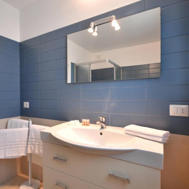 Aparthotel Alessandria - Appartamento con 2 Camere da Letto e Vista Mare - 9