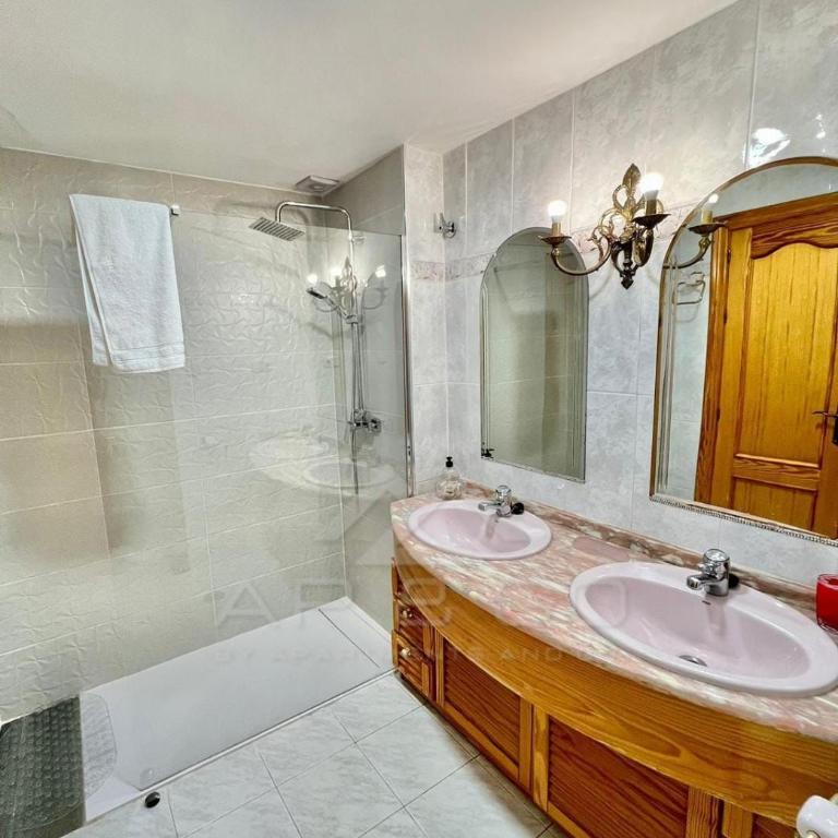 Precioso apartamento con vistas en la Herradura - Three-Bedroom Apartment - 17
