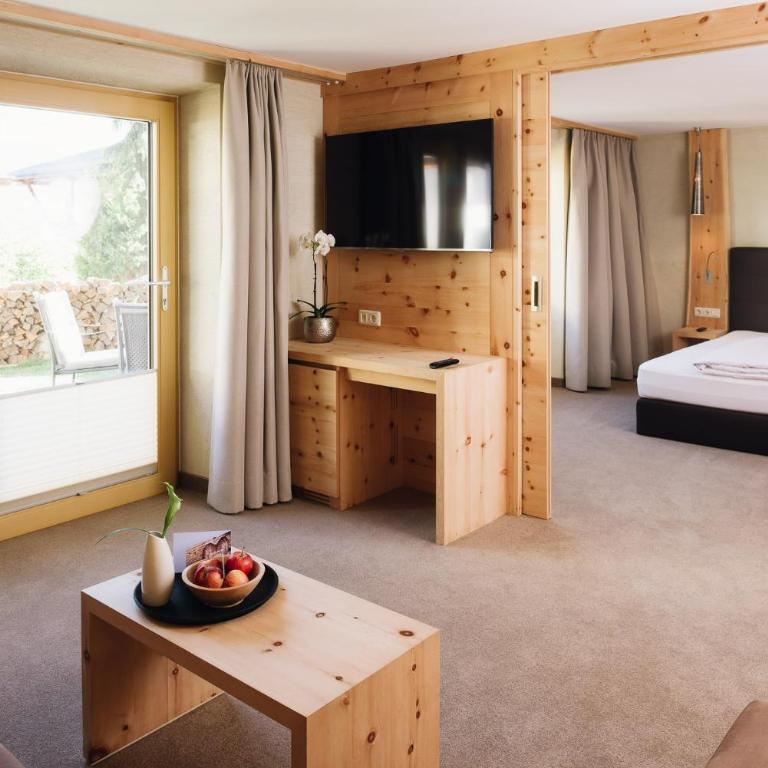Hotel Tirol Fiss 4Sterne Superior - Suite - Vue sur Jardin - 1