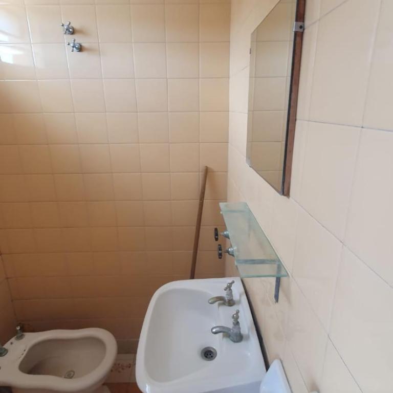 Habitacion economica con estacionamiento Necochea - Habitación Doble Económica - 2