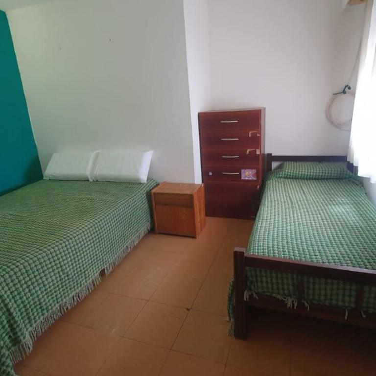 Habitacion economica con estacionamiento Necochea - Quadruple Room with Private Bathroom - 2