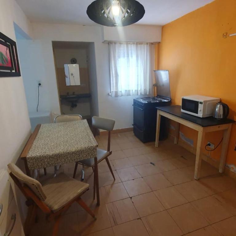 Habitacion economica con estacionamiento Necochea - Quadruple Room with Private Bathroom - 3