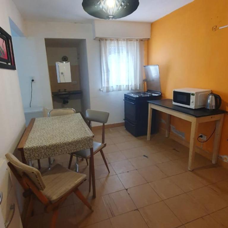Habitacion economica con estacionamiento Necochea - Quadruple Room with Private Bathroom - 5