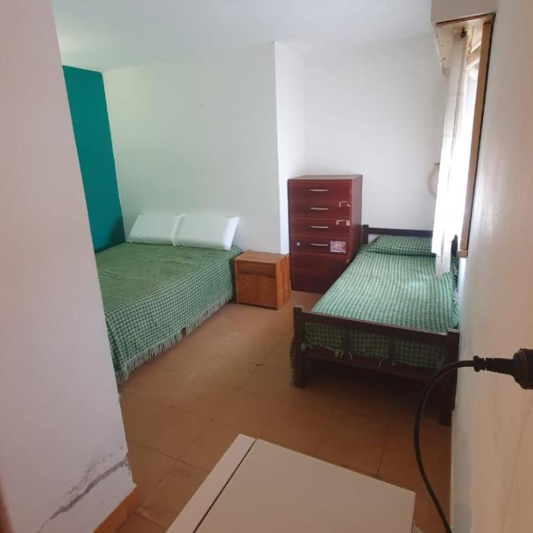 Habitacion economica con estacionamiento Necochea - Quadruple Room with Private Bathroom - 6
