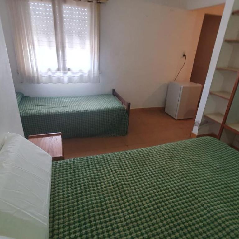 Habitacion economica con estacionamiento Necochea - Quadruple Room with Private Bathroom - 8