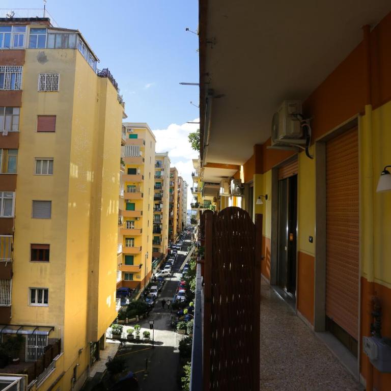 Vomero Maison - Camera Matrimoniale con Balcone - 19