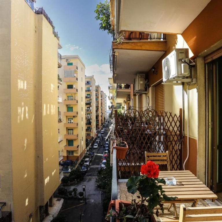 Vomero Maison - Camera Matrimoniale con Balcone - 24