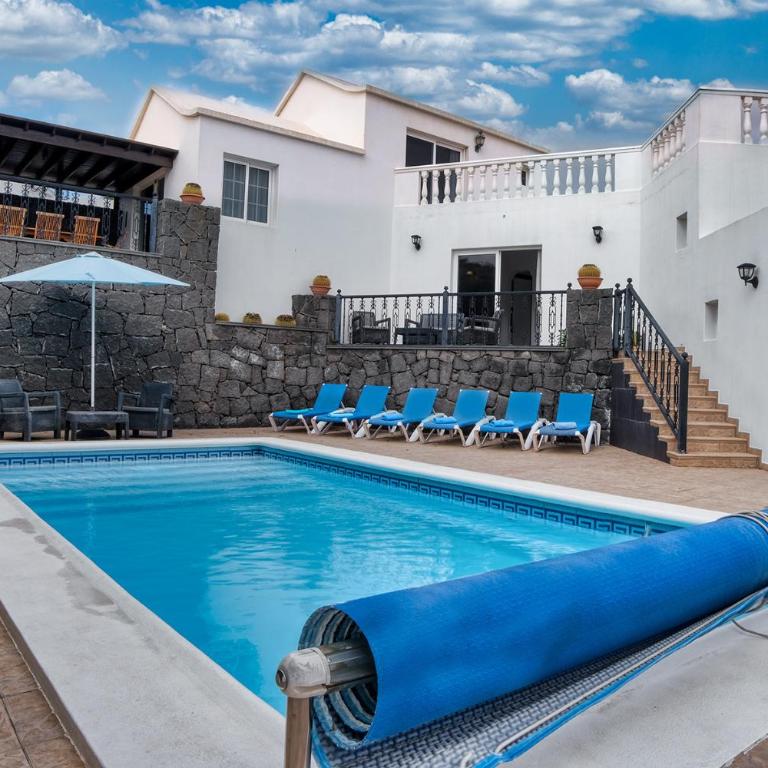 Casa El Paraiso - Private Pool, Jacuzzi, Air-con and BBQ By Lanzarote Vacation Homes - Casa de 4 dormitorios - 2