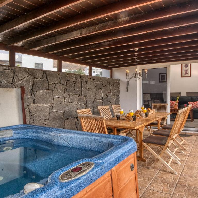 Casa El Paraiso - Private Pool, Jacuzzi, Air-con and BBQ By Lanzarote Vacation Homes - Casa de 4 dormitorios - 5