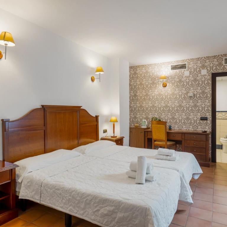 I AM La Posada Hotel and Apartment - Double Room with Private Bathroom - 17