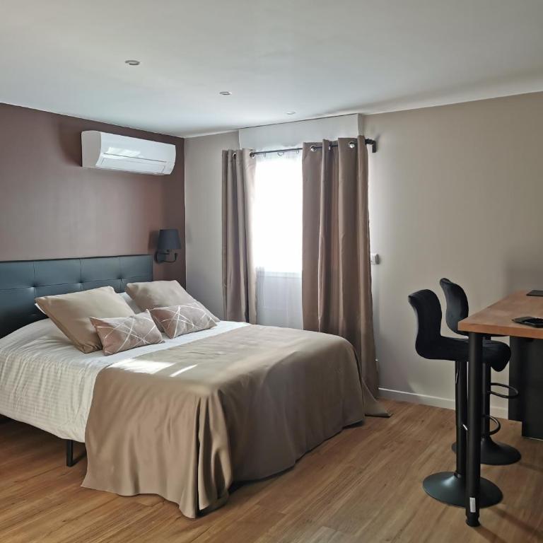 Appart Hotel Spa Perpignan - Studio Lit King-Size avec Canapé-Lit - 2
