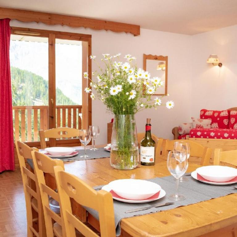 Appartement spacieux 4 pièces, 8 personnes avec parking à Puy-Saint-Vincent - Two-Bedroom Apartment - 1