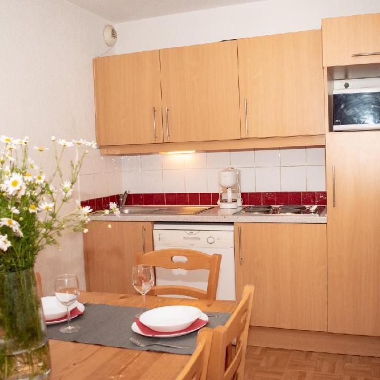 Appartement spacieux 4 pièces, 8 personnes avec parking à Puy-Saint-Vincent - Two-Bedroom Apartment - 3