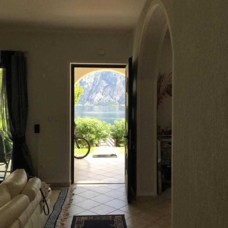 House with front garden and amazing view - Three-Bedroom House - 8
