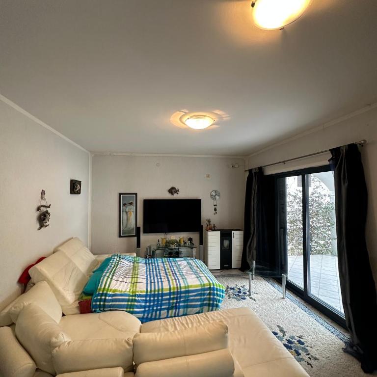 House with front garden and amazing view - Three-Bedroom House - 6