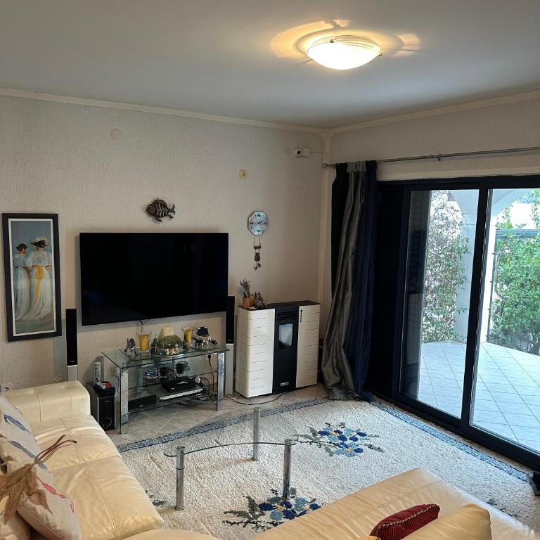 House with front garden and amazing view - Three-Bedroom House - 4