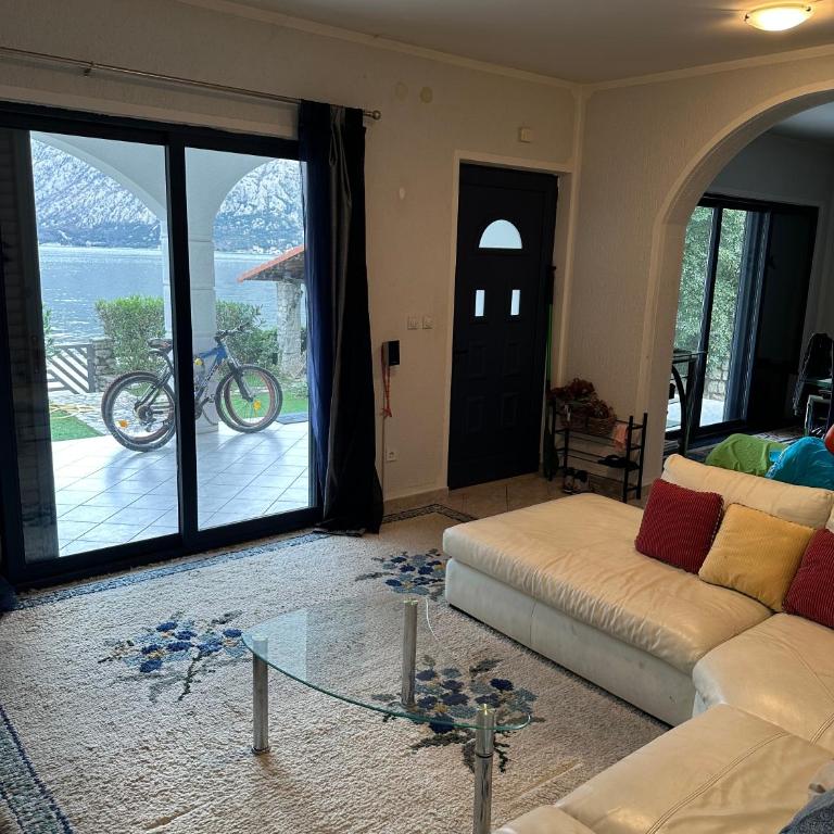 House with front garden and amazing view - Three-Bedroom House - 5