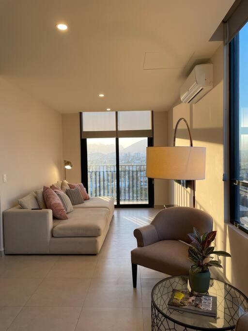Exclusivo departamento a un lado de la Arena Mty, Fundidora y Cintermex - Two-Bedroom Apartment - 8