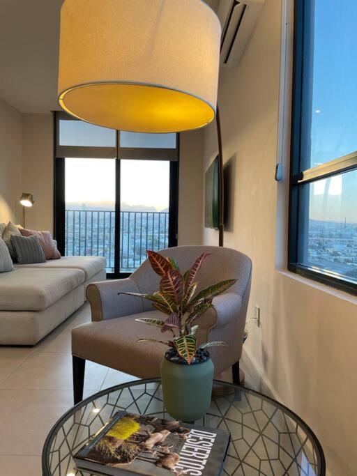 Exclusivo departamento a un lado de la Arena Mty, Fundidora y Cintermex - Two-Bedroom Apartment - 31