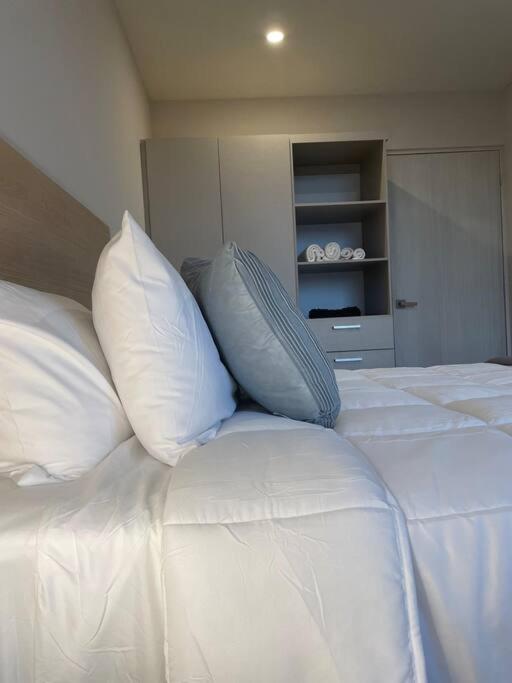 Exclusivo departamento a un lado de la Arena Mty, Fundidora y Cintermex - Two-Bedroom Apartment - 14