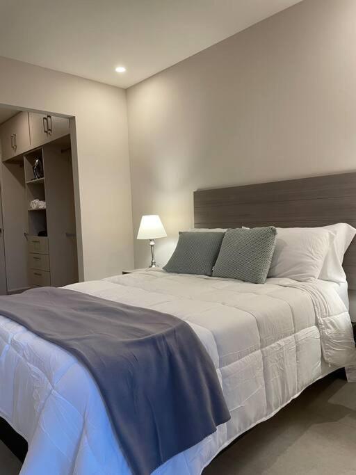 Exclusivo departamento a un lado de la Arena Mty, Fundidora y Cintermex - Two-Bedroom Apartment - 32