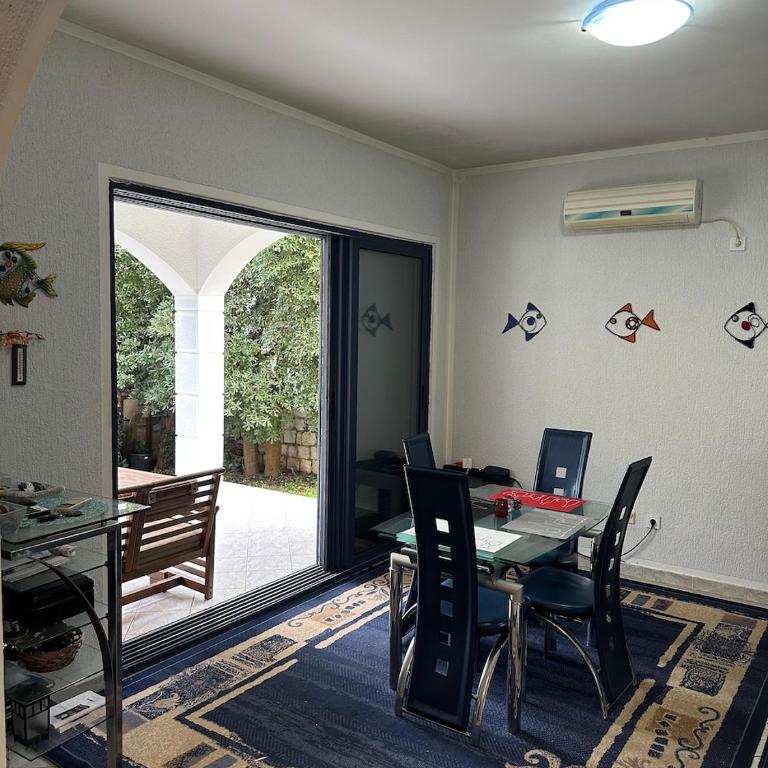 House with front garden and amazing view - Three-Bedroom House - 11