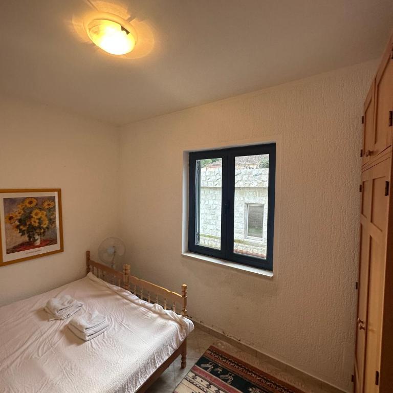 House with front garden and amazing view - Three-Bedroom House - 22