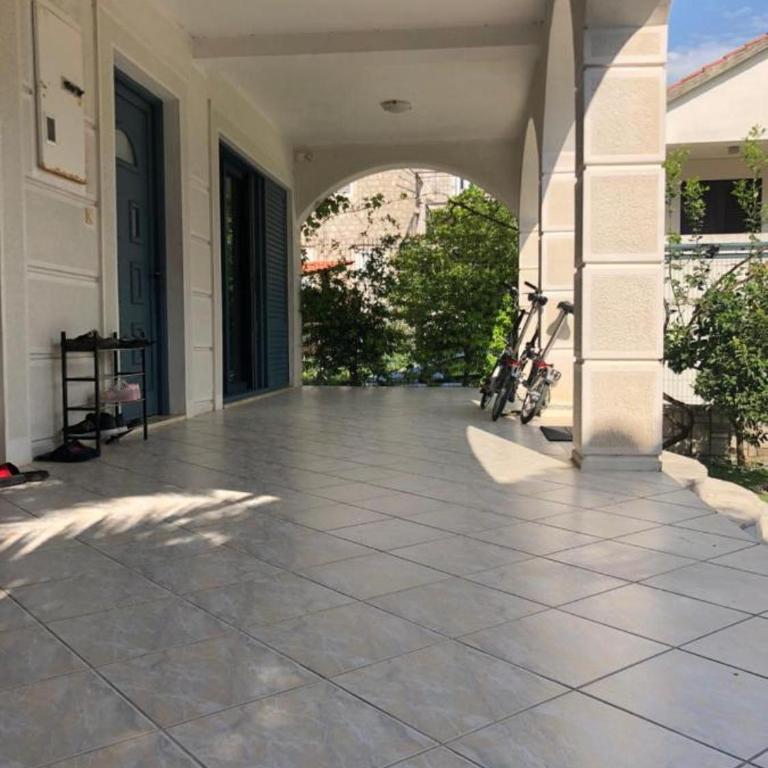 House with front garden and amazing view - Three-Bedroom House - 13