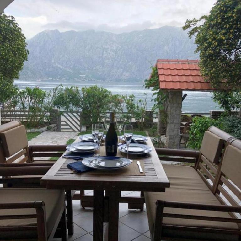 House with front garden and amazing view - Three-Bedroom House - 2