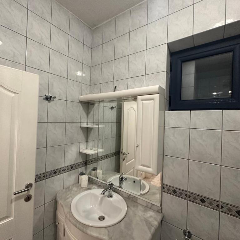 House with front garden and amazing view - Three-Bedroom House - 20