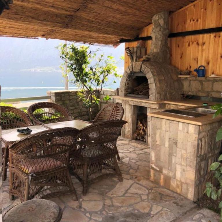 House with front garden and amazing view - Three-Bedroom House - 25